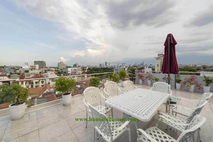 Beautiful 2 bedroom apartment with great terrace for rent.